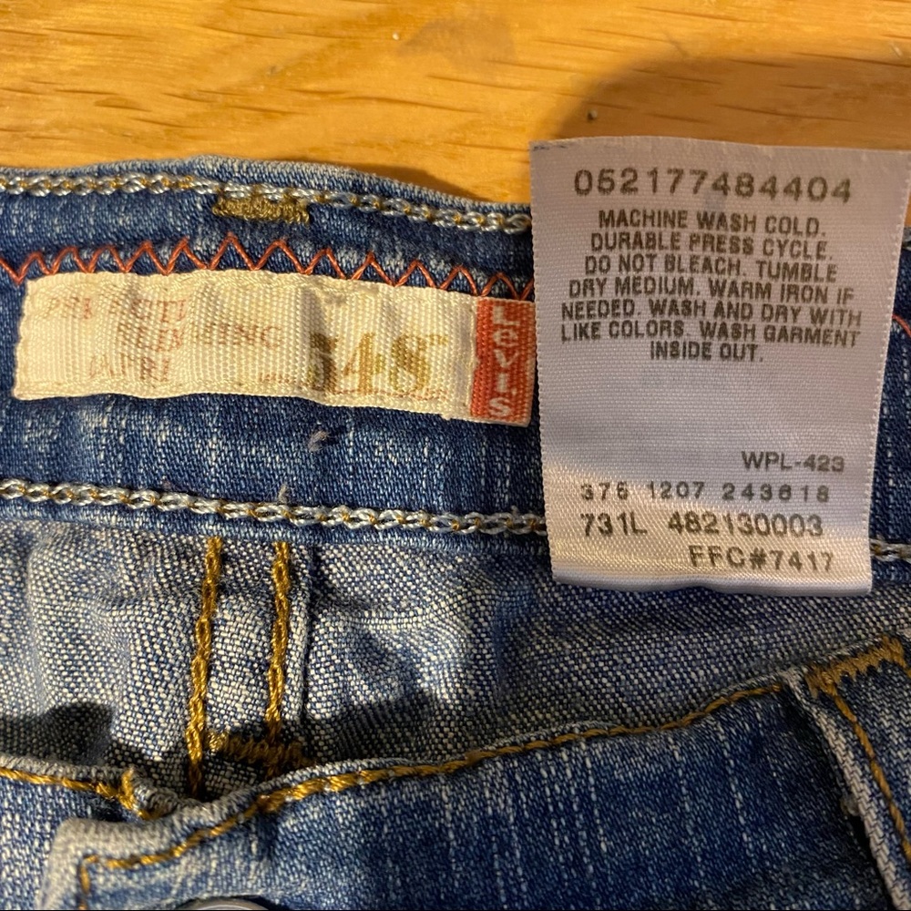 Levi’s 548 Perfectly Slimming Capri Cropped Jeans size 8 in medium wash - Picture 10 of 14